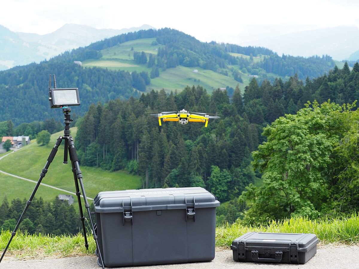 Infrarot-Drohne mit Ausrüstung