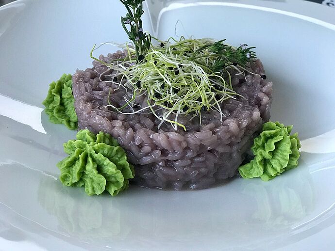 Rotweinrisotto mit Erbsencreme